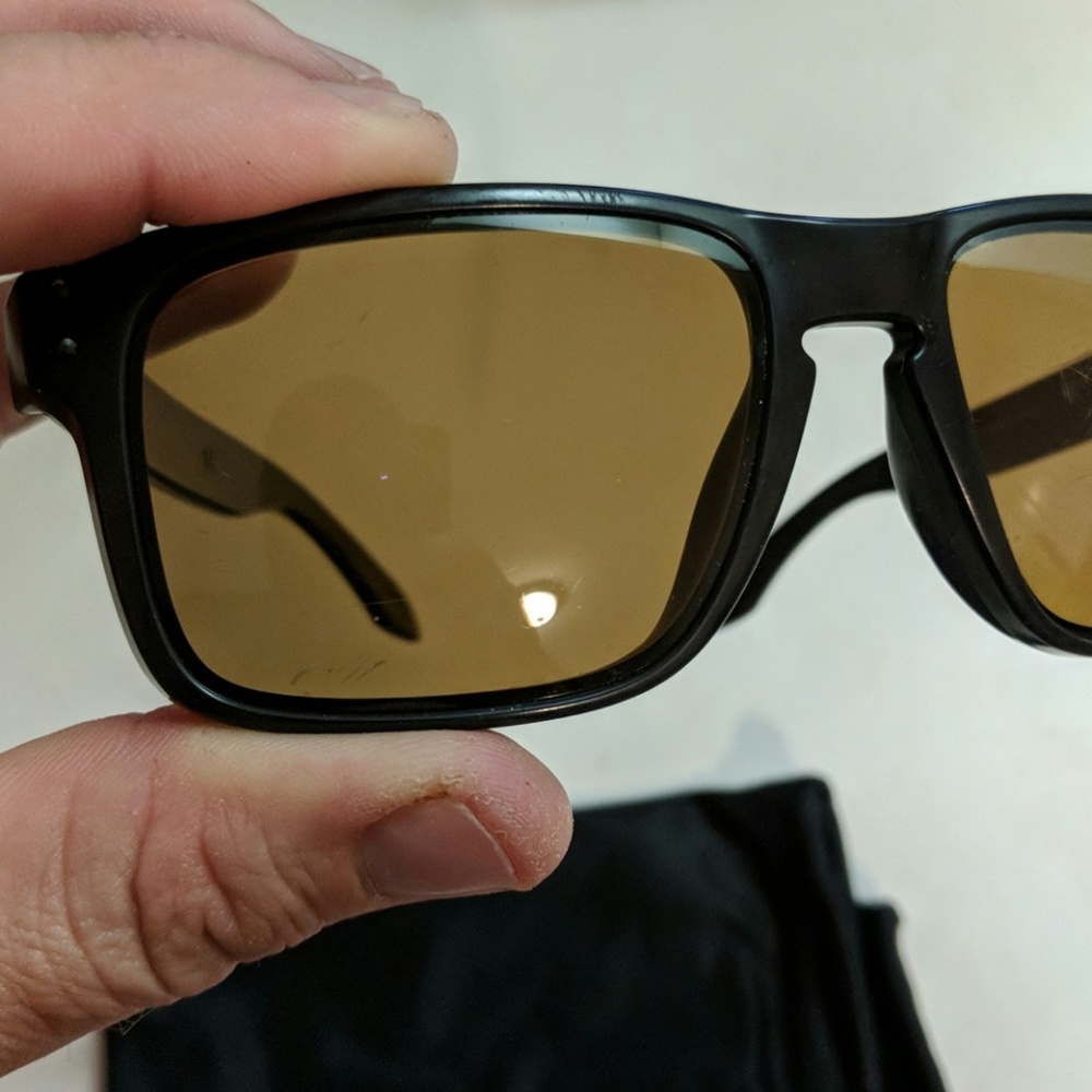 Oakley Holbrook Polarized sun glasses - Picture 4 of 4